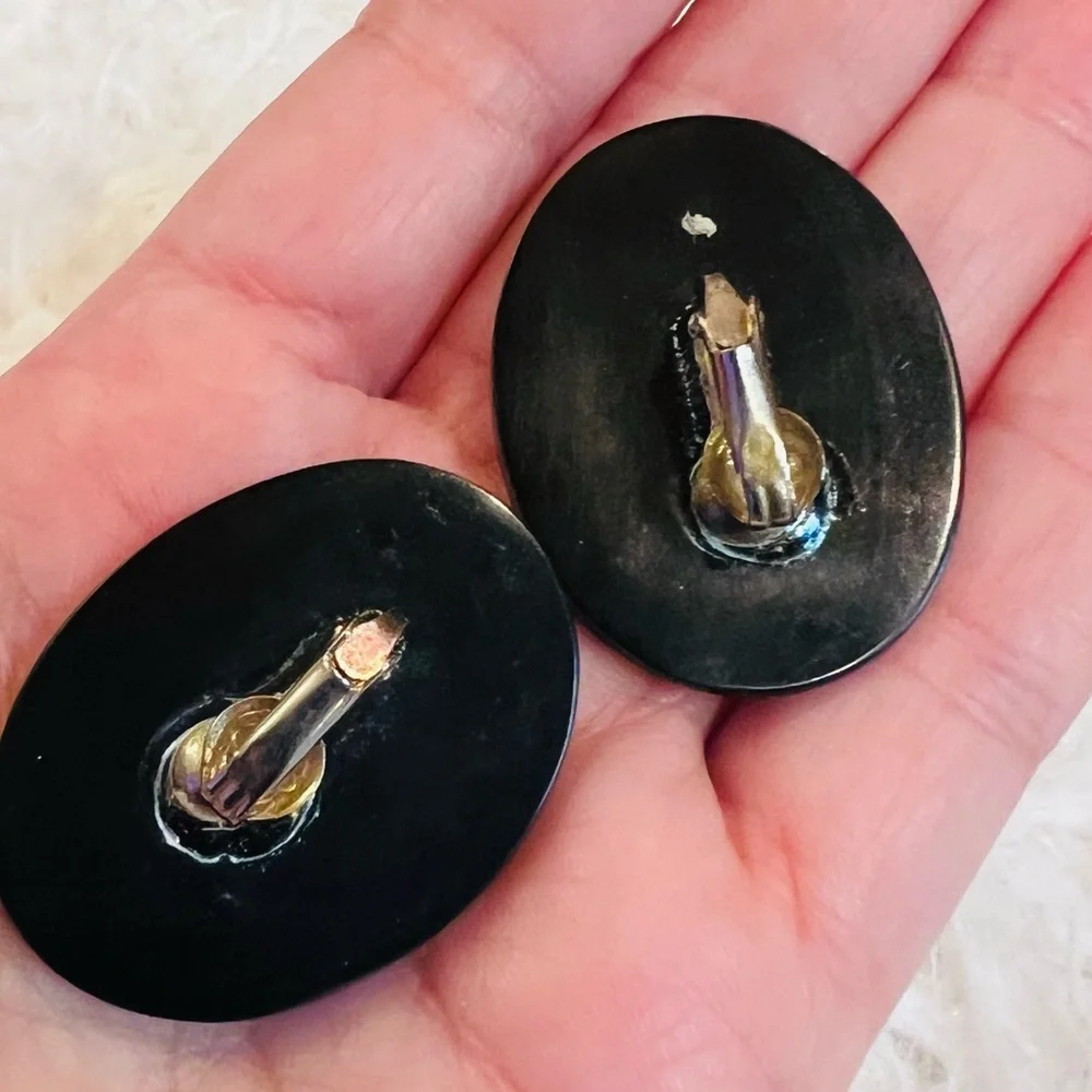 Gorgeous vintage, handmade shell clip on earrings